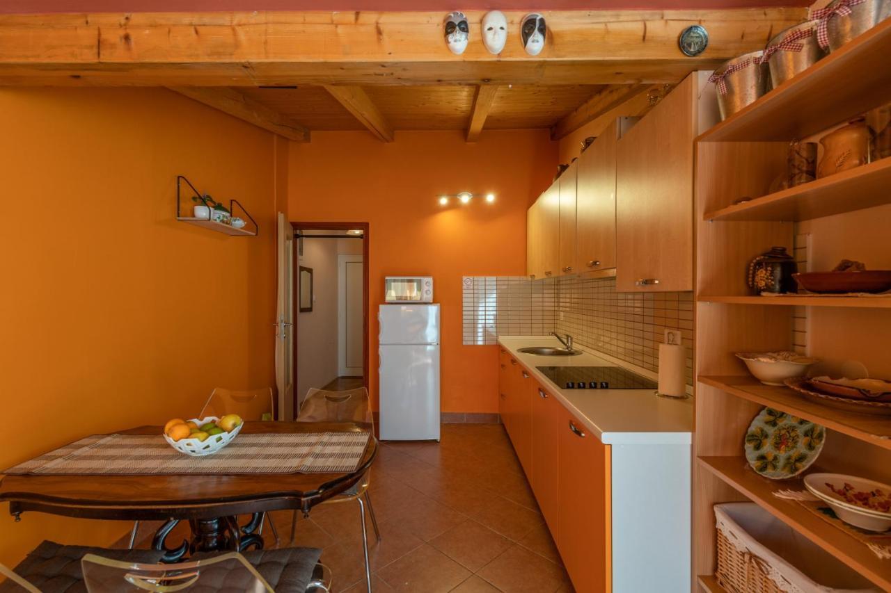 Apartment Orange 29 ロヴィニ エクステリア 写真