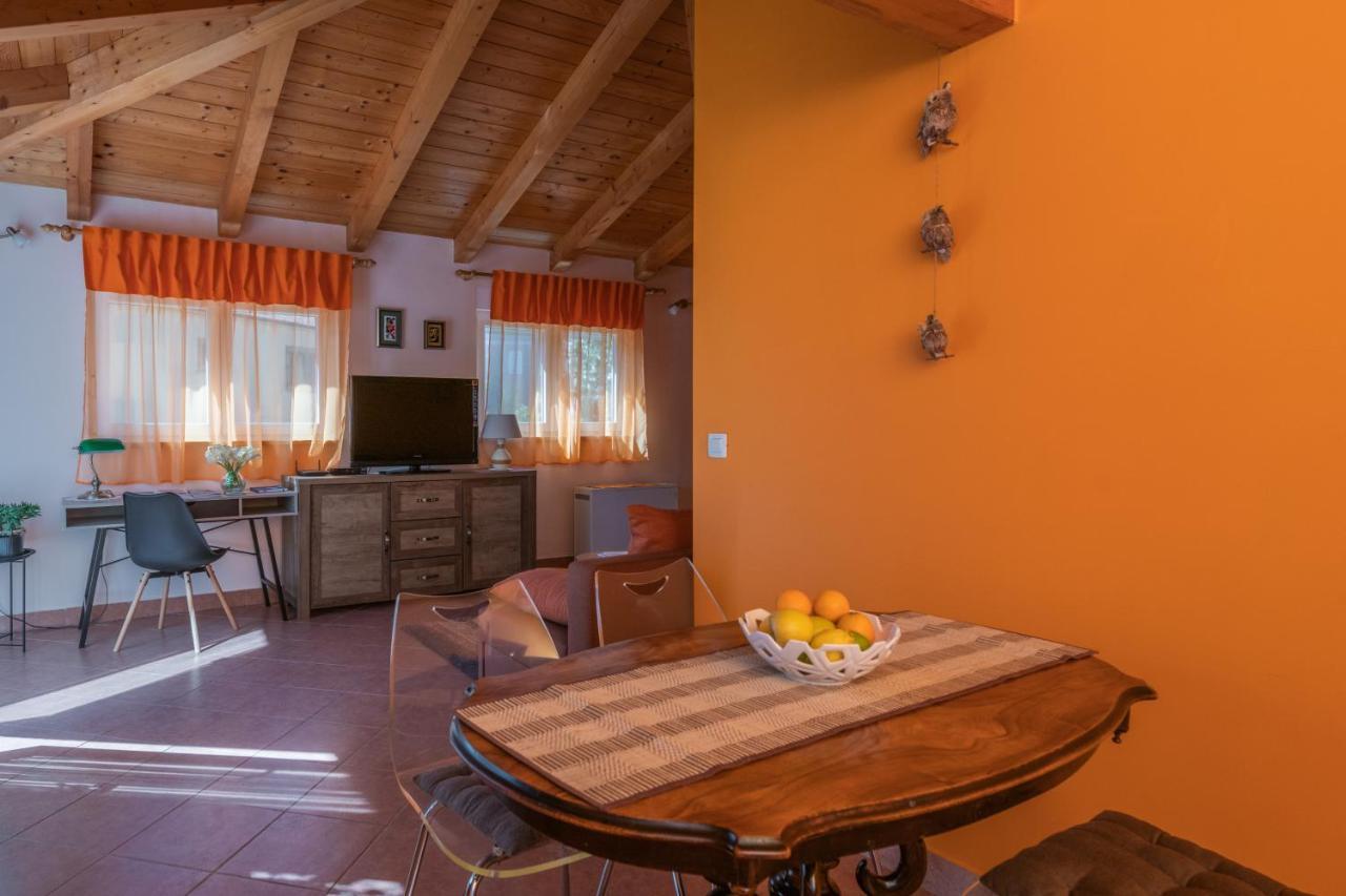 Apartment Orange 29 ロヴィニ エクステリア 写真
