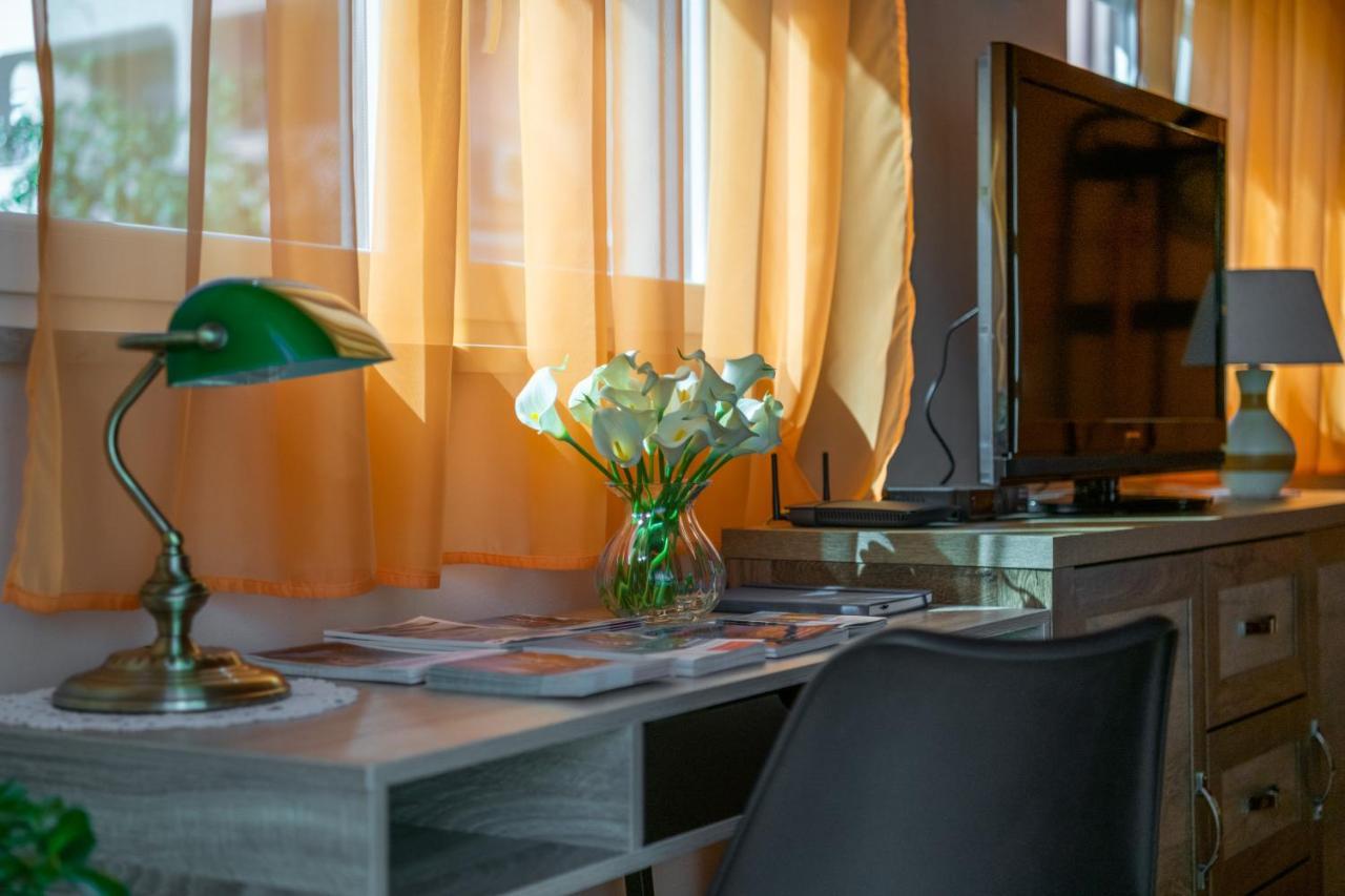 Apartment Orange 29 ロヴィニ エクステリア 写真