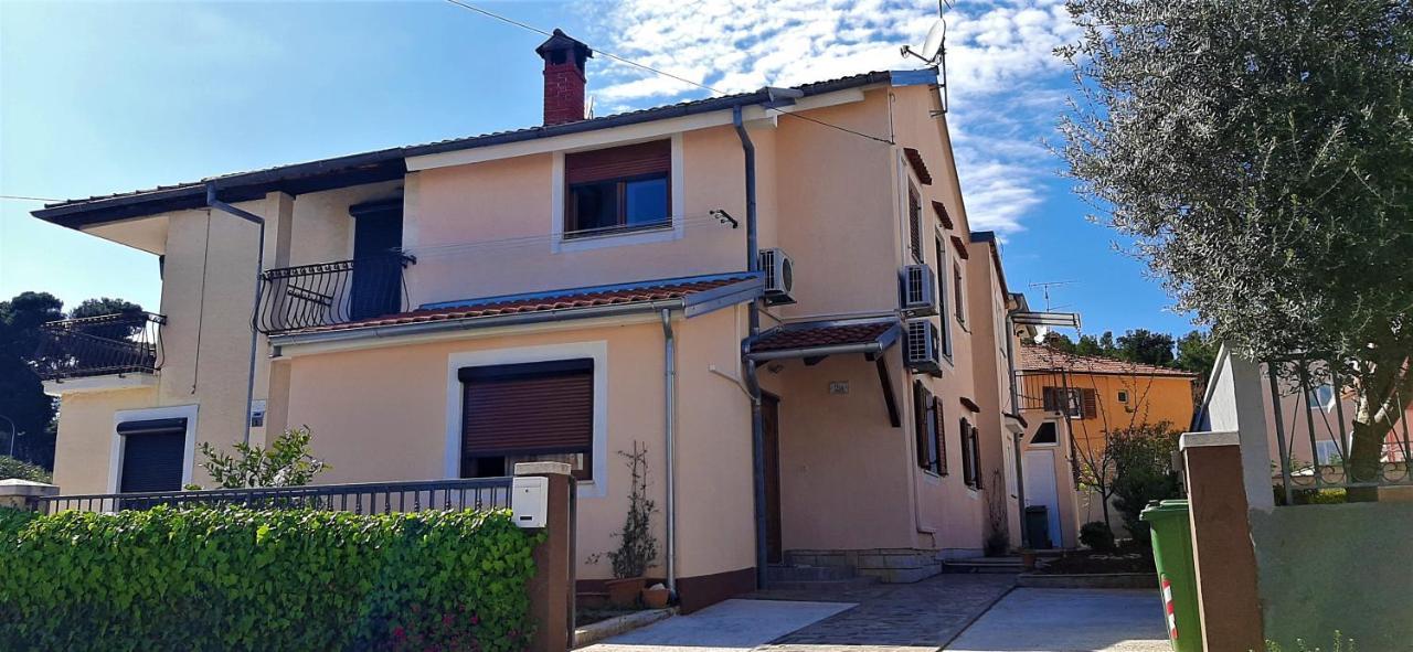 Apartment Orange 29 ロヴィニ エクステリア 写真
